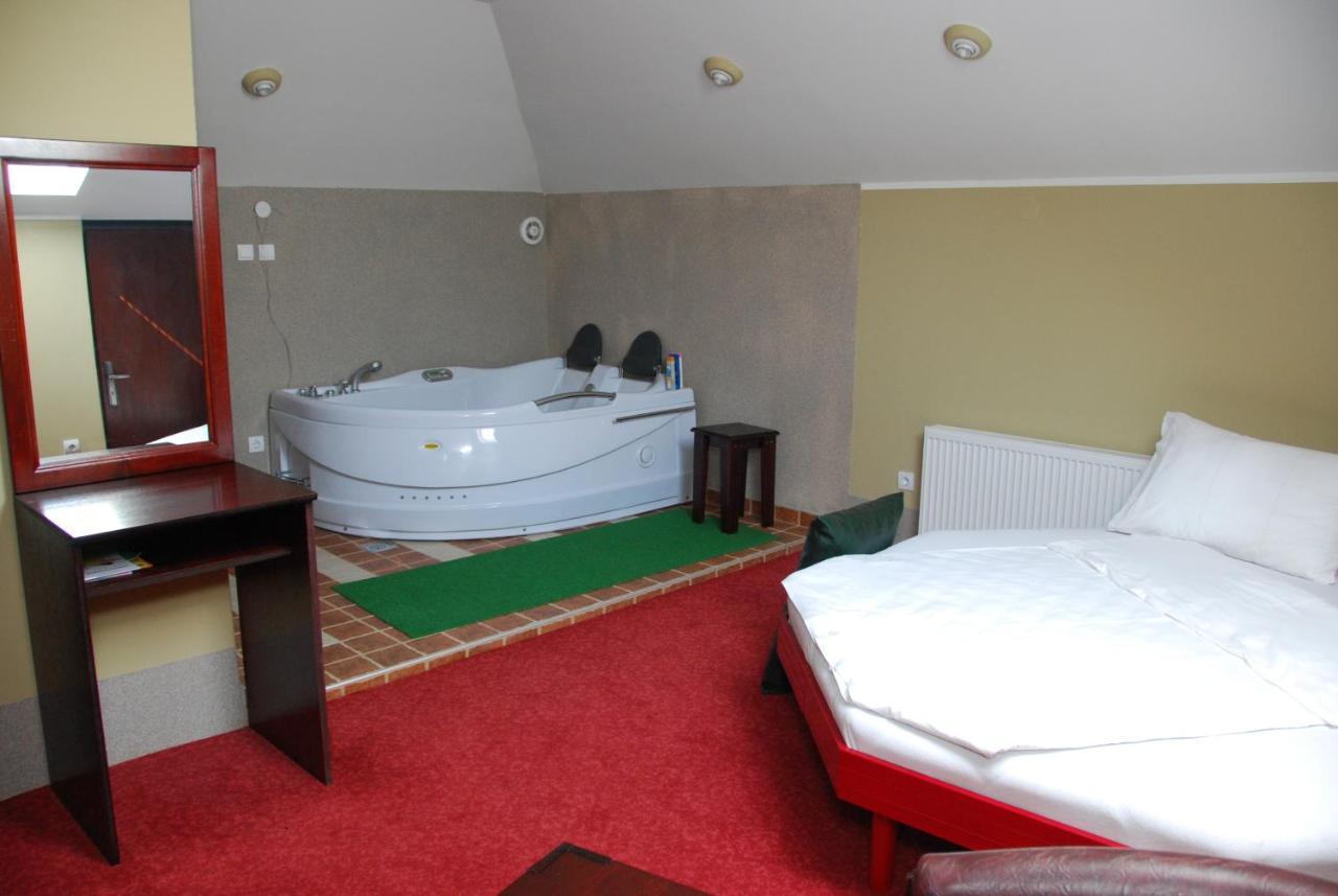 Hotel Vila Mitic Luxx Spa Centar Leskovac  Rom bilde